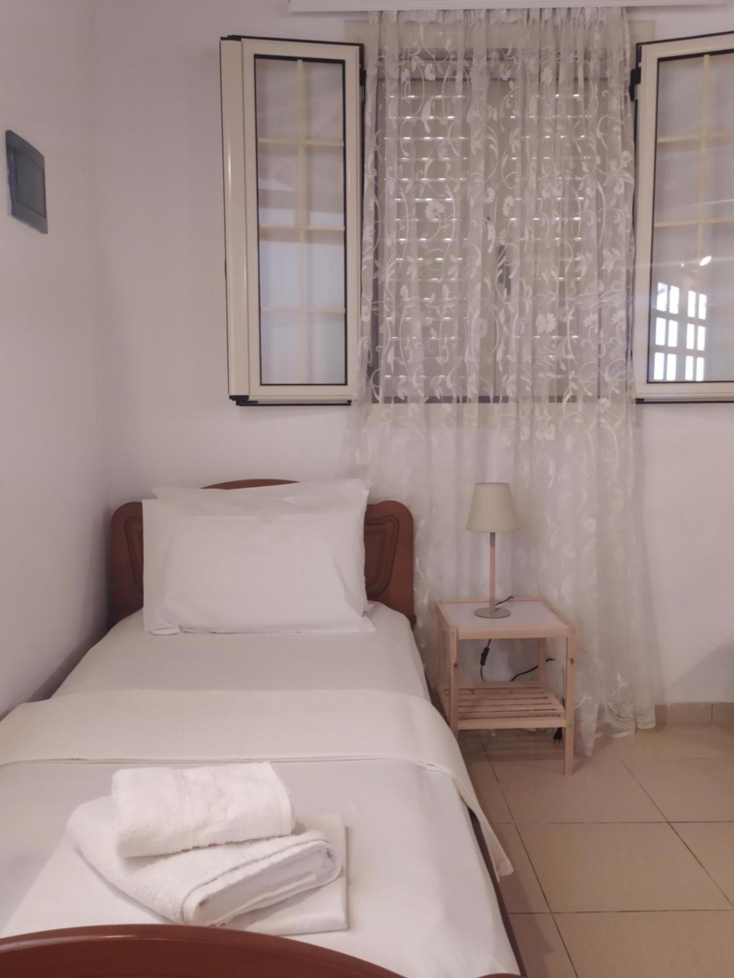 Retzos Rooms ฮีมาเรอ ภายนอก รูปภาพ