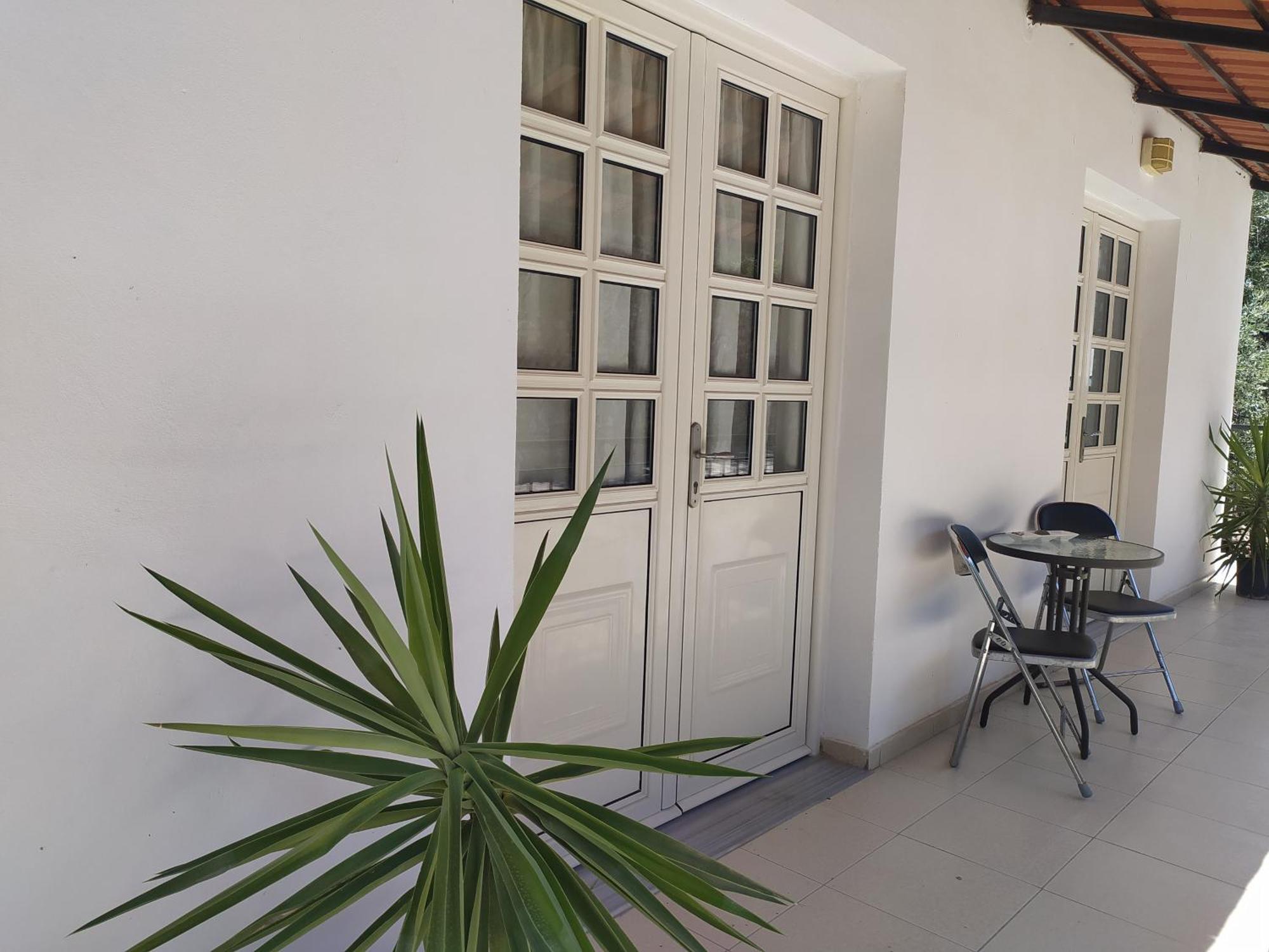 Retzos Rooms ฮีมาเรอ ภายนอก รูปภาพ